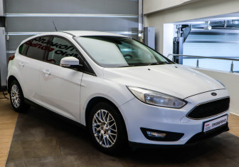 Подержанный автомобиль Ford Focus Hatchback 2017 года (3 фото)