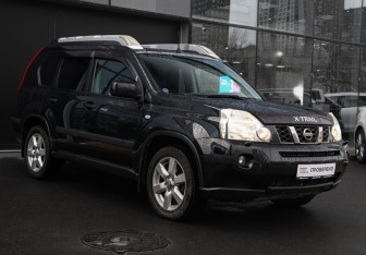 Подержанный автомобиль Nissan X-Trail 2010 года (3 фото)
