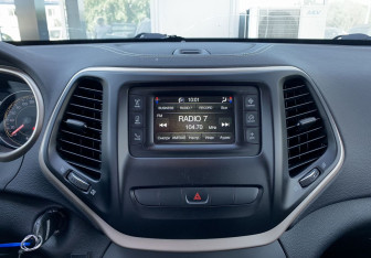 Подержанный автомобиль Jeep Cherokee 2014 года (12 фото)
