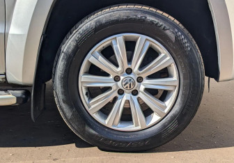 Подержанный автомобиль Volkswagen Amarok 2013 года (15 фото)