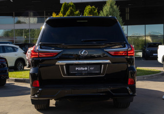 Подержанный автомобиль Lexus LX 2018 года (33 фото)