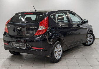 Подержанный автомобиль Hyundai Solaris Hatchback 2015 года (5 фото)