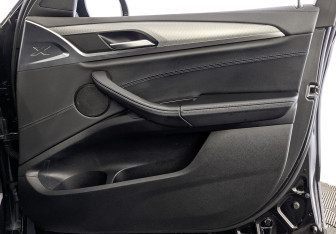 Подержанный автомобиль BMW X4 2021 года (25 фото)
