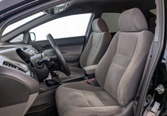 Подержанный автомобиль Honda Civic Sedan 2008 года (20 фото)