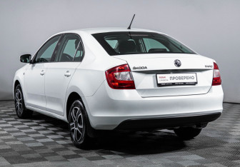 Подержанный автомобиль Skoda Rapid Liftback 2014 года (7 фото)