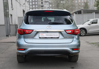 Подержанный автомобиль Infiniti QX60 2017 года (5 фото)
