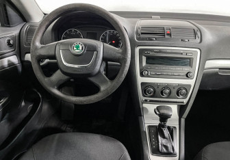 Подержанный автомобиль Skoda Octavia Liftback 2013 года (12 фото)