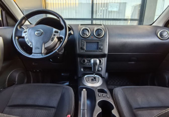 Подержанный автомобиль Nissan Qashqai 2011 года (17 фото)