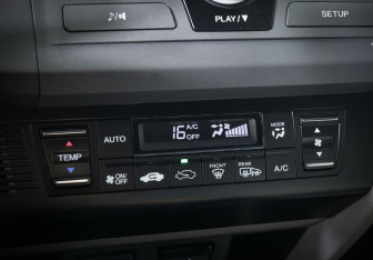 Подержанный автомобиль Honda Civic Sedan 2012 года (17 фото)