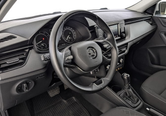 Подержанный автомобиль Skoda Rapid Liftback 2022 года (15 фото)