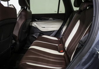 Подержанный автомобиль Geely Monjaro 2023 года (14 фото)