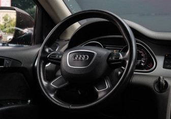 Подержанный автомобиль Audi Q7 2012 года (11 фото)