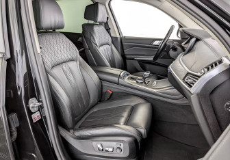 Подержанный автомобиль BMW X7 2019 года (26 фото)