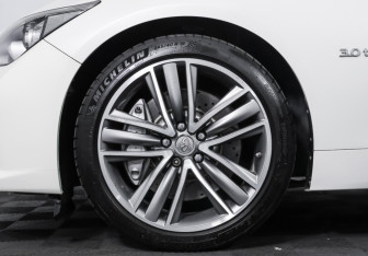 Подержанный автомобиль Infiniti Q50 2016 года (27 фото)