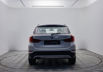 Подержанный автомобиль BMW X1 2013 года (6 фото)