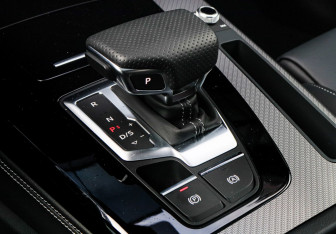 Подержанный автомобиль Audi Q5 2025 года (24 фото)