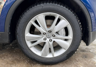 Подержанный автомобиль Infiniti QX70 2013 года (14 фото)