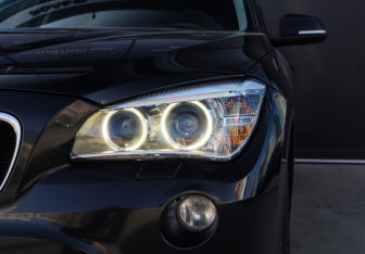 Подержанный автомобиль BMW X1 2014 года (23 фото)