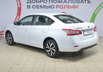 Подержанный автомобиль Nissan Sentra Sedan 2015 года (6 фото)