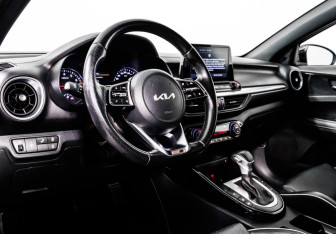 Подержанный автомобиль Kia Cerato Sedan 2022 года (13 фото)