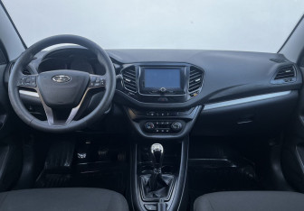 Подержанный автомобиль LADA (ВАЗ) Vesta Sedan 2017 года (12 фото)