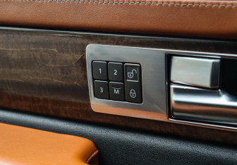 Подержанный автомобиль Land Rover Range Rover Sport 2011 года (17 фото)