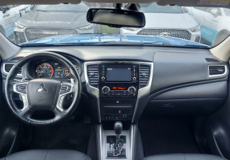 Подержанный автомобиль Mitsubishi L200 2023 года (16 фото)