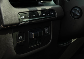 Подержанный автомобиль Cadillac Escalade Suv 2022 года (16 фото)
