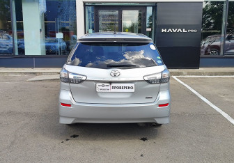 Подержанный автомобиль Toyota Wish Minivan 2015 года (6 фото)