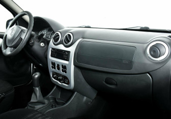 Подержанный автомобиль Renault Logan Sedan 2013 года (7 фото)