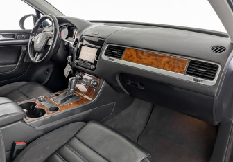 Подержанный автомобиль Volkswagen Touareg 2011 года (11 фото)