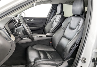 Подержанный автомобиль Volvo XC60 2020 года (20 фото)
