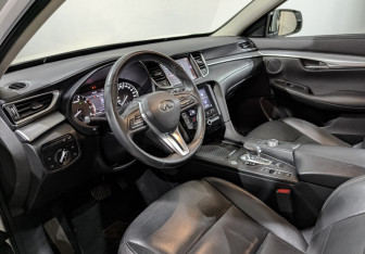 Подержанный автомобиль Infiniti QX50 2018 года (15 фото)