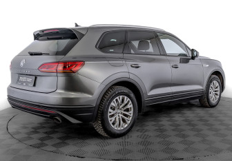 Подержанный автомобиль Volkswagen Touareg 2019 года (5 фото)