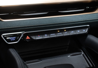 Подержанный автомобиль Geely Monjaro 2023 года (17 фото)