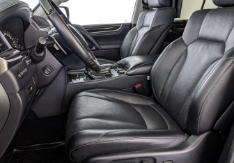Подержанный автомобиль Lexus LX 2018 года (20 фото)