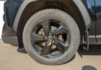 Подержанный автомобиль Toyota RAV4 2022 года (17 фото)