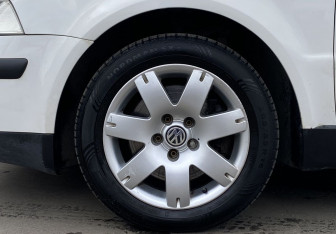 Подержанный автомобиль Volkswagen Passat Wagon 2003 года (9 фото)