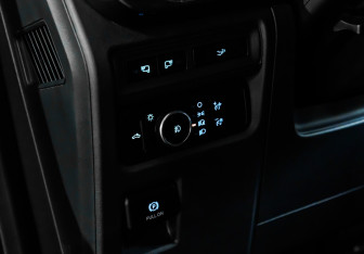 Подержанный автомобиль Ford F-150 2022 года (18 фото)