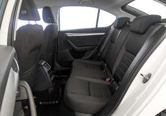 Подержанный автомобиль Skoda Octavia Liftback 2018 года (18 фото)