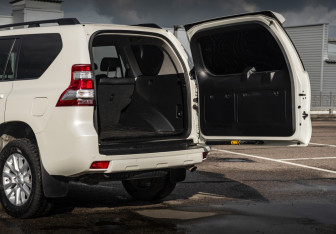 Подержанный автомобиль Toyota Land Cruiser Prado 2016 года (20 фото)