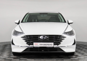 Подержанный автомобиль Hyundai Sonata 2021 года (2 фото)