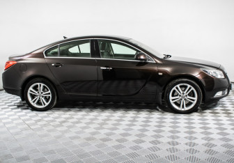 Подержанный автомобиль Opel Insignia Sedan 2011 года (4 фото)