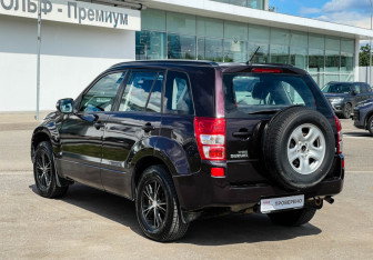 Подержанный автомобиль Suzuki Grand Vitara 2008 года (7 фото)