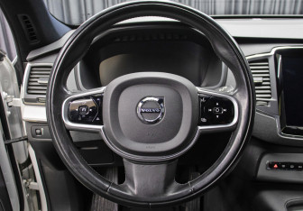 Подержанный автомобиль Volvo XC90 2019 года (17 фото)