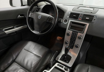 Подержанный автомобиль Volvo C30 2012 года (11 фото)