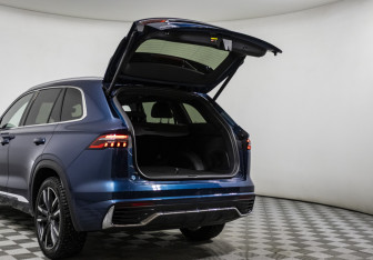 Подержанный автомобиль Geely Monjaro 2023 года (19 фото)