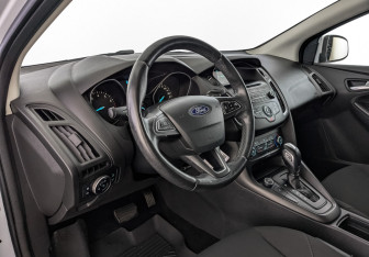 Подержанный автомобиль Ford Focus Hatchback 2018 года (15 фото)