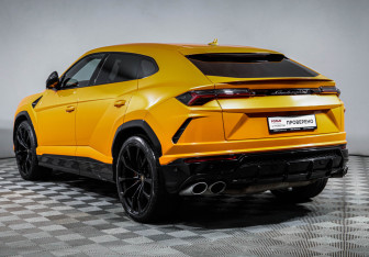 Подержанный автомобиль Lamborghini Urus 2021 года (7 фото)