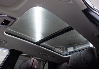 Подержанный автомобиль Hongqi E-HS9 2022 года (24 фото)